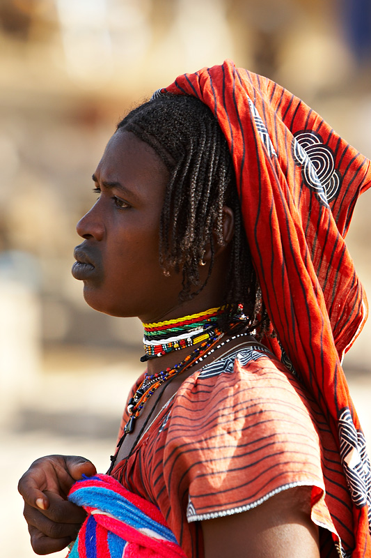 29   Peul (or fulani) woman returning from the market   Segou